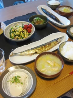 さんまの塩焼き・ニラたま・ゆば乳のおさしみ 等