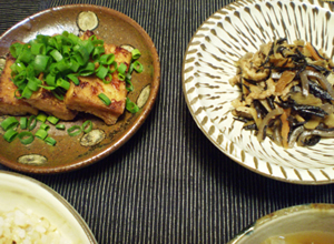 ひじき煮と小鹿田焼の小鉢